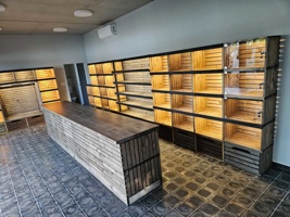 Prodejna suvenýrů v ZOO Hluboká nad Vltavou od JPLcz